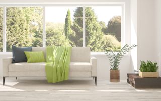 salon avec fenêtre en PVC